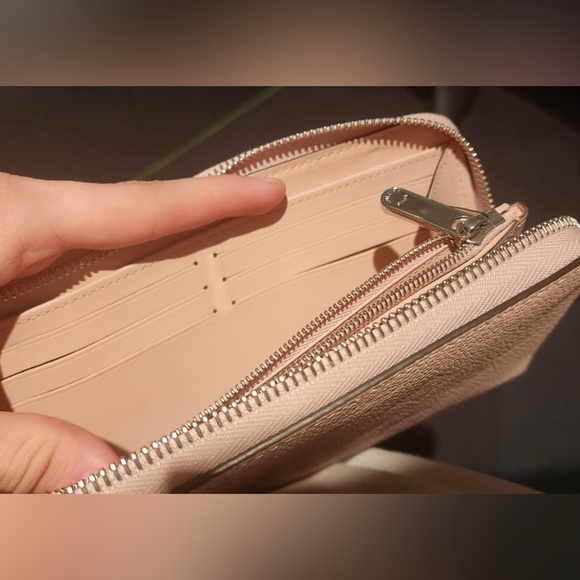 Louis Vuitton Zippy Wallet - Picture 8 of 8